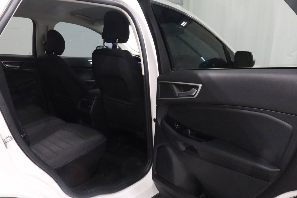 Used 2018 Ford Edge SEL w/ Equipment Group 201A AWD/4WD image 16