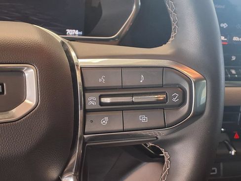 Certified 2025 GMC Canyon Denali AWD/4WD image 15
