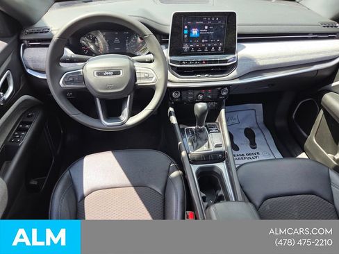Used 2025 Jeep Compass Latitude AWD/4WD image 10