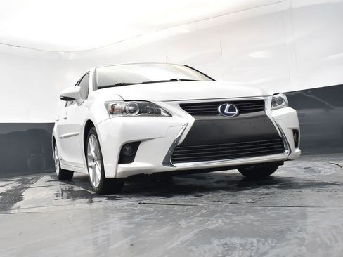 Used 2017 Lexus CT 200h image 29