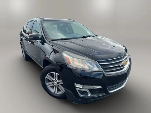 Used 2017 Chevrolet Traverse LT FWD image 2