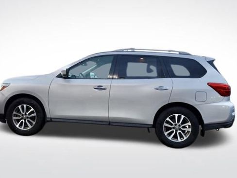 Used 2019 Nissan Pathfinder SV image 9