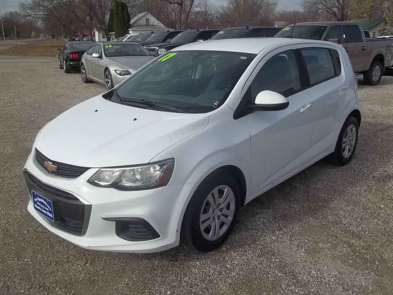 Used 2017 Chevrolet Sonic LT FWD image 1