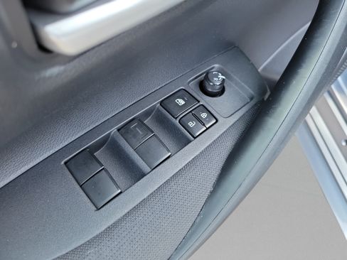 Used 2020 Toyota Corolla LE FWD image 22