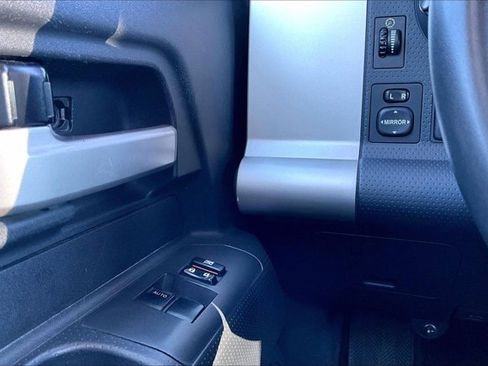 Used 2014 Toyota FJ Cruiser 4WD image 16