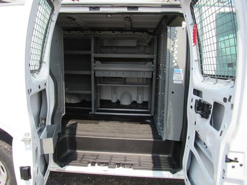 Used 2016 Chevrolet Express 2500 RWD image 15