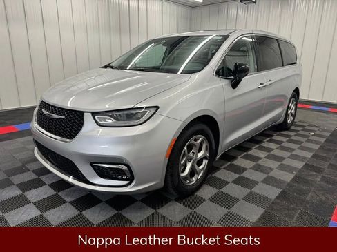 Used 2024 Chrysler Pacifica Limited FWD image 8