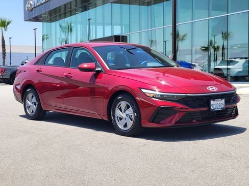 Certified 2026 Hyundai Elantra SE FWD image 33