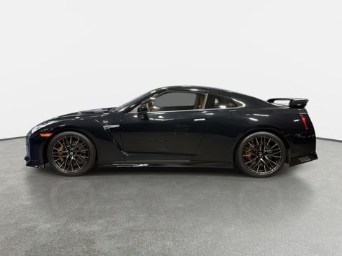 Used 2021 Nissan GT-R Premium image 6