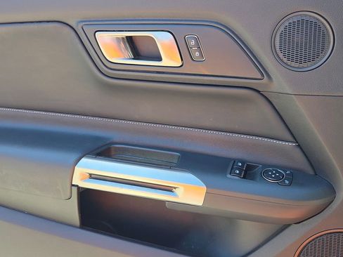 Used 2021 Ford Mustang Shelby GT500 w/ Technology Package image 13