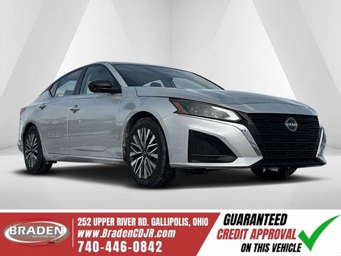 Used 2024 Nissan Altima 2.5 SV image 1