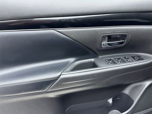 Used 2020 Mitsubishi Outlander ES image 33