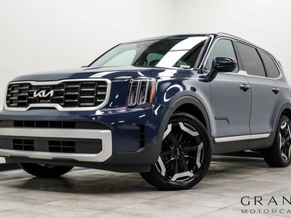 Used 2024 Kia Telluride S w/ S Sunroof Package