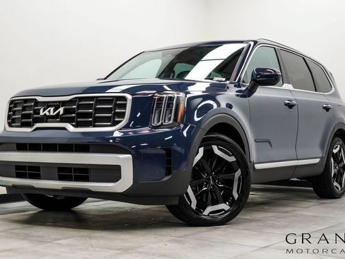Used 2024 Kia Telluride S w/ S Sunroof Package FWD image 1