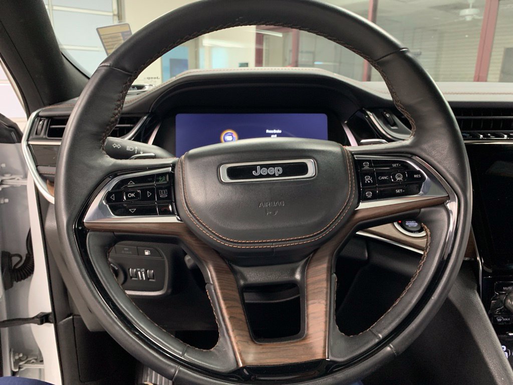 Used 2023 Jeep Grand Cherokee Summit w/ Advanced Protech Group IV AWD/4WD image 18