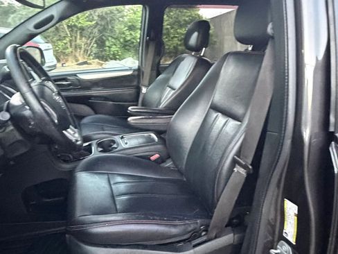 Used 2018 Dodge Grand Caravan GT FWD image 3