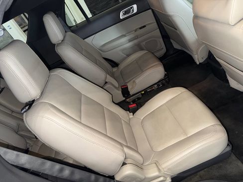 Used 2015 Ford Explorer XLT w/ Equipment Group 202A AWD/4WD image 28