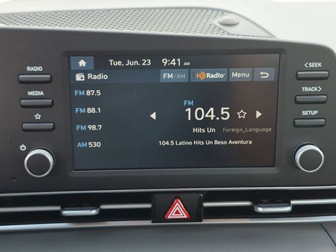 Used 2025 Hyundai Elantra SE FWD image 15