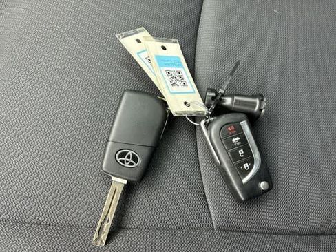 Used 2022 Toyota Corolla LE FWD image 36