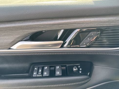 Used 2024 Jeep Wagoneer L Series III w/ Flexible Seating Group image 20