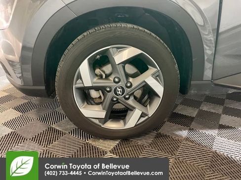 Used 2025 Hyundai Venue SEL image 26