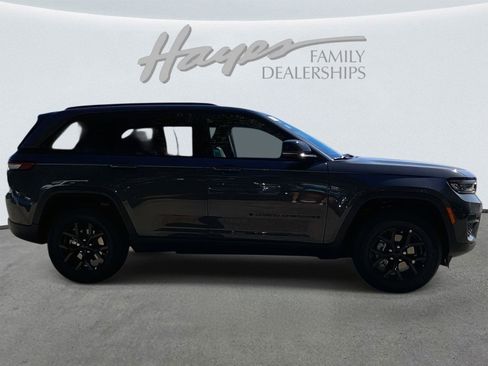 New 2025 Jeep Grand Cherokee Altitude image 3