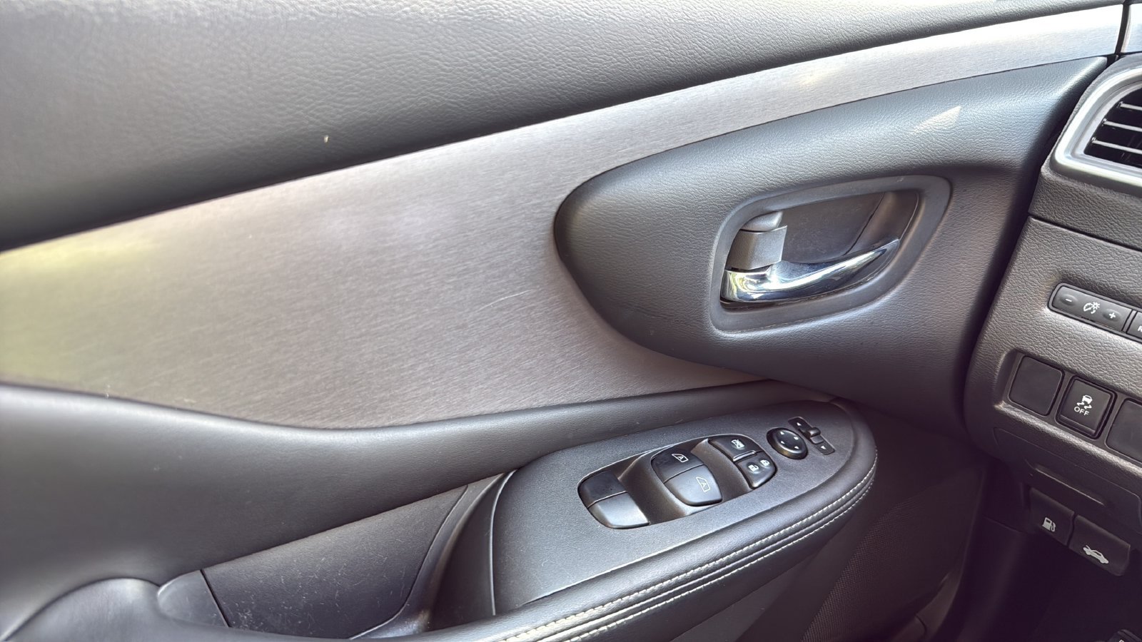 Used 2023 Nissan Murano SV w/ SV Midnight Edition Package FWD image 11