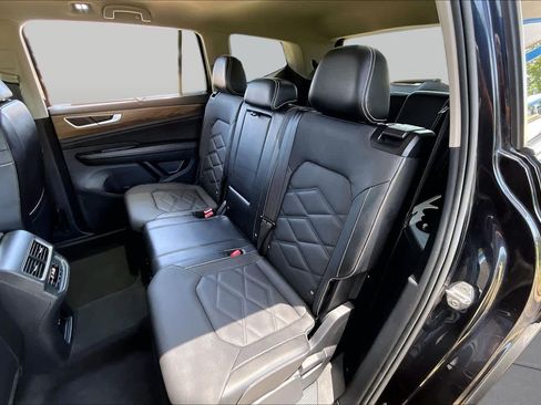 Used 2024 Volkswagen Atlas SE FWD image 21