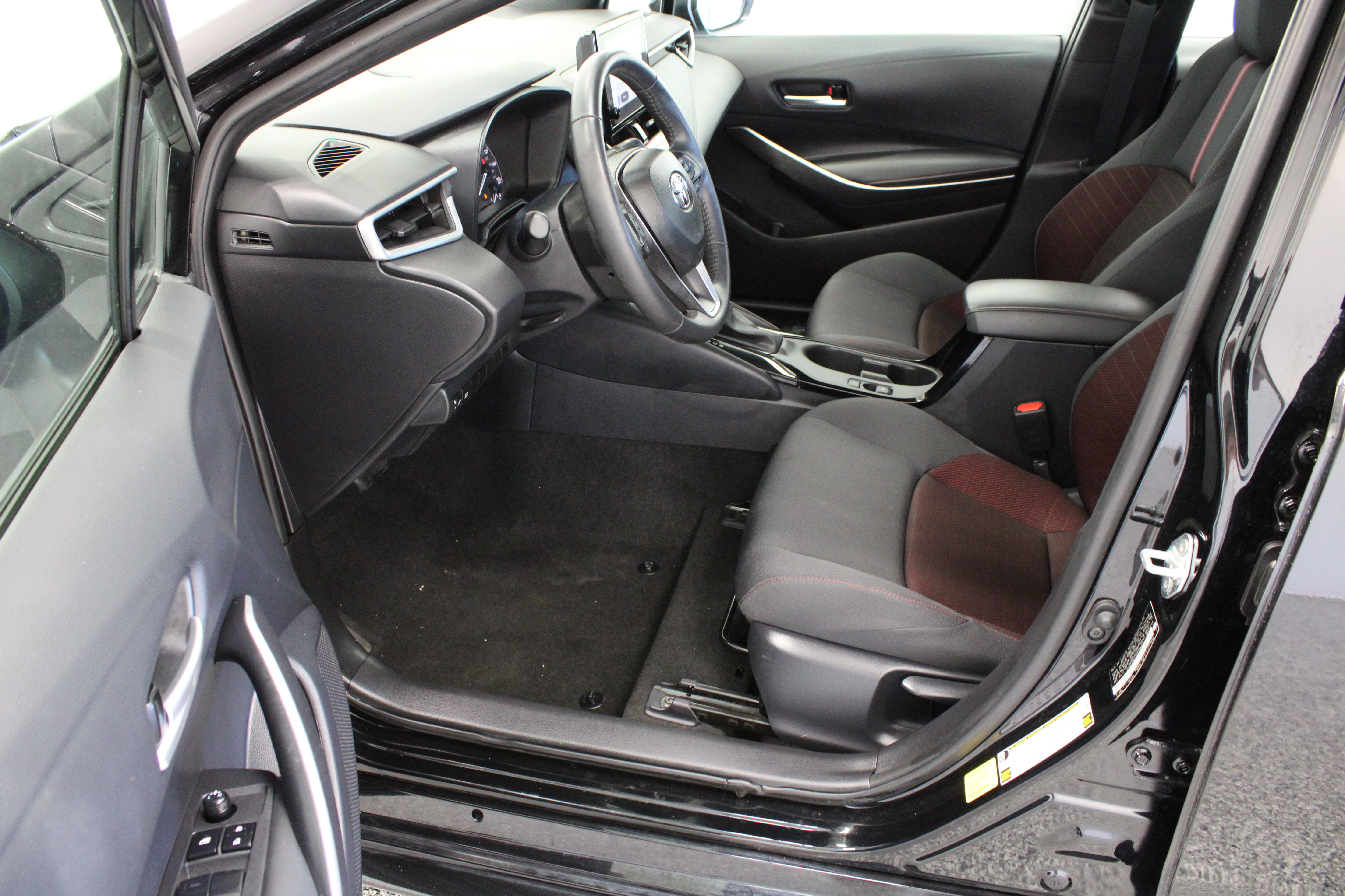 Certified 2024 Toyota Corolla SE FWD image 14