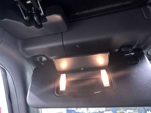 Used 2024 Ford Bronco Badlands image 28