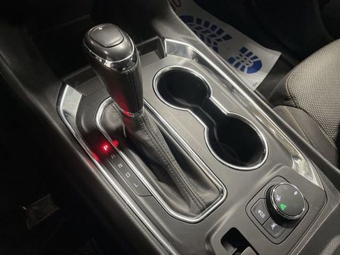 Used 2020 Chevrolet Traverse LT image 20