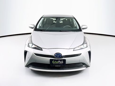 Used 2022 Toyota Prius LE image 2