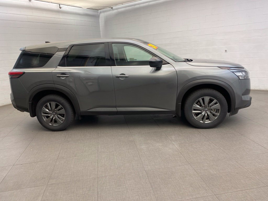 Used 2024 Nissan Pathfinder S FWD image 9