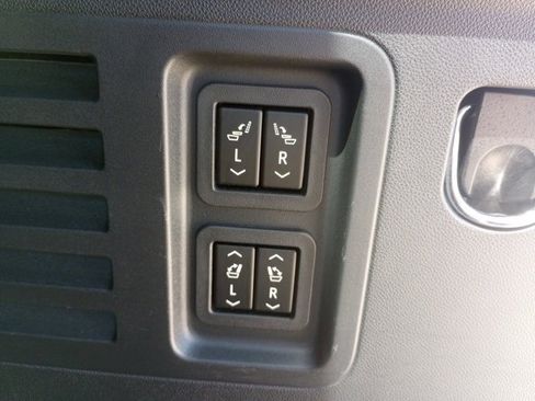 Certified 2024 Chevrolet Traverse RS image 17