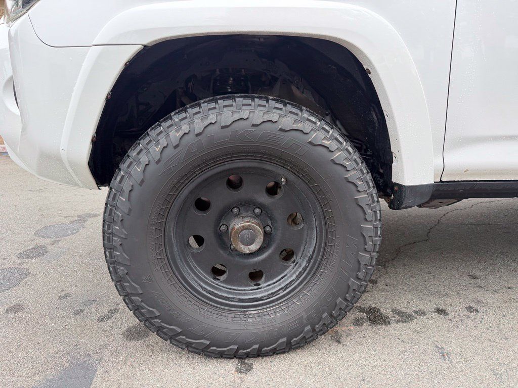 Used 2015 Toyota 4Runner SR5 AWD/4WD image 7