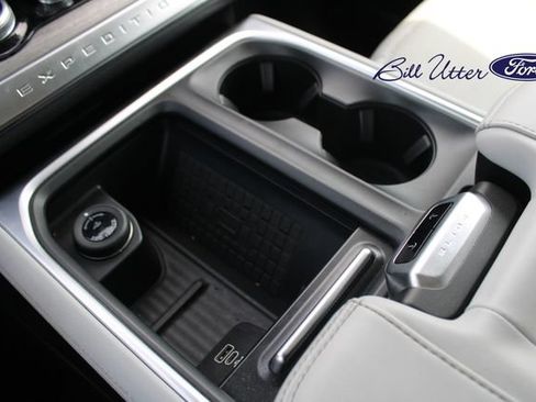 Used 2025 Ford Expedition Platinum w/ Driver's Package AWD/4WD image 18