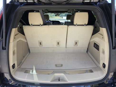 Used 2023 Cadillac Escalade Premium Luxury image 23