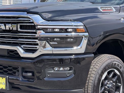 Used 2025 RAM 2500 Laramie AWD/4WD image 9