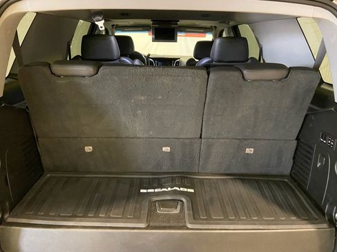 Used 2019 Cadillac Escalade Premium Luxury w/ Escalade Sport Edition image 25