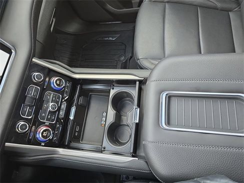 Used 2024 GMC Yukon Denali w/ Advanced Technology Package image 29
