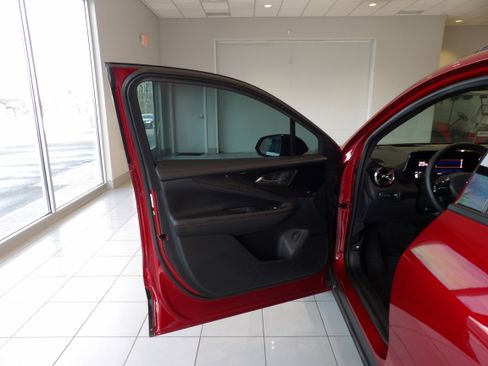 Used 2024 Chevrolet Blazer EV RS image 8