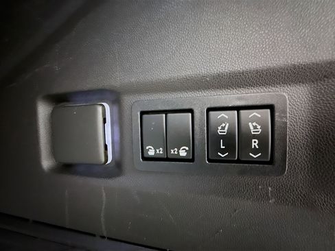 Used 2021 Chevrolet Tahoe Premier w/ Premium Package AWD/4WD image 44