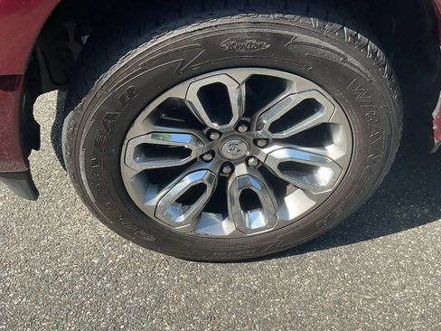 Used 2019 RAM 1500 Laramie AWD/4WD image 9