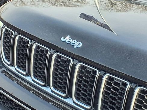 Used 2022 Jeep Grand Cherokee Overland w/ Luxury Tech Group IV image 30