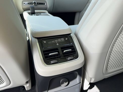 New 2025 Volvo XC90 T8 Plus w/ Protection Package Premier image 18