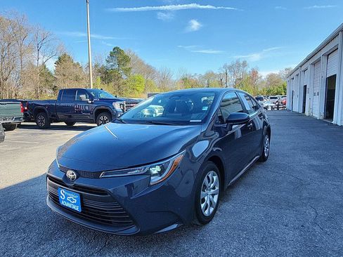 Used 2024 Toyota Corolla LE image 1