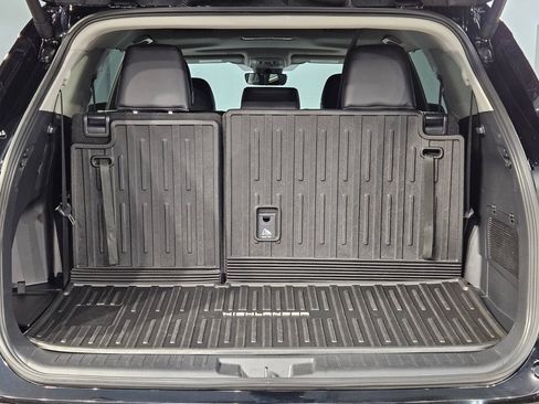 Certified 2025 Toyota Highlander XLE image 18