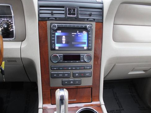 Used 2014 Lincoln Navigator 4WD image 14