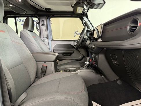 Used 2025 Jeep Wrangler Unlimited Rubicon image 16