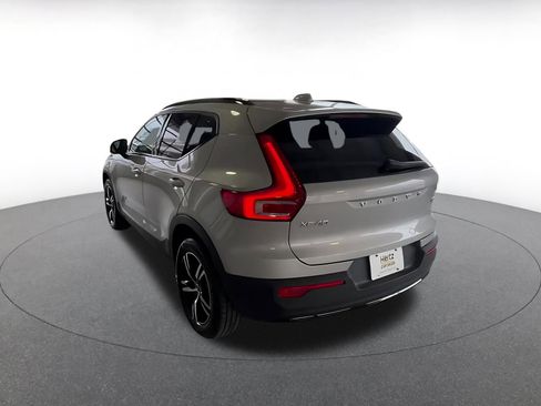 Used 2024 Volvo XC40 B5 Core image 11